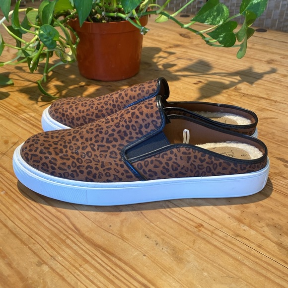 🎉 TIME AND TRUE CHETTAH SLIDE IN SNEAKERS‼️ - Picture 4 of 13